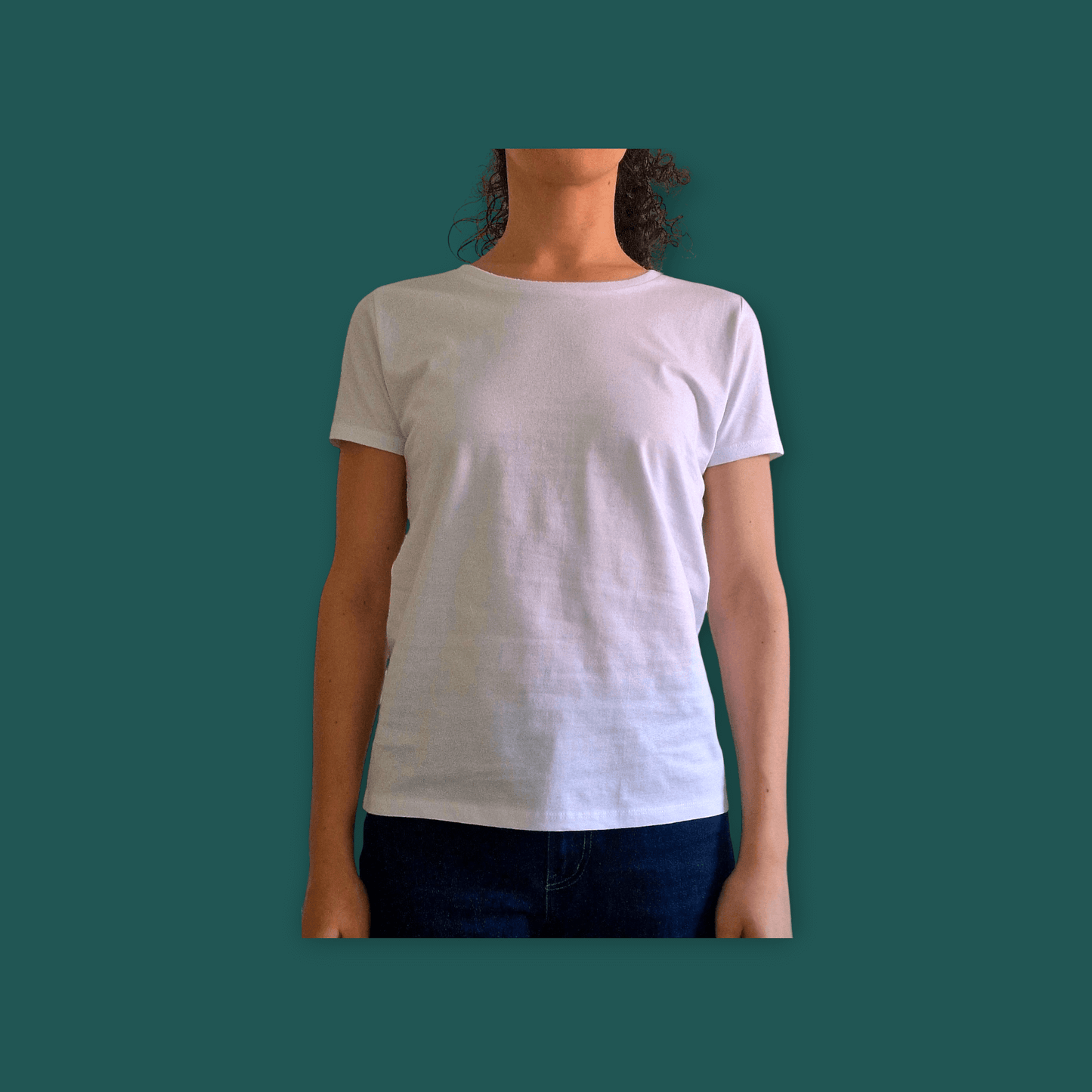 Weißes T-Shirt mit individuellem Design – „Geometrischer Baum“