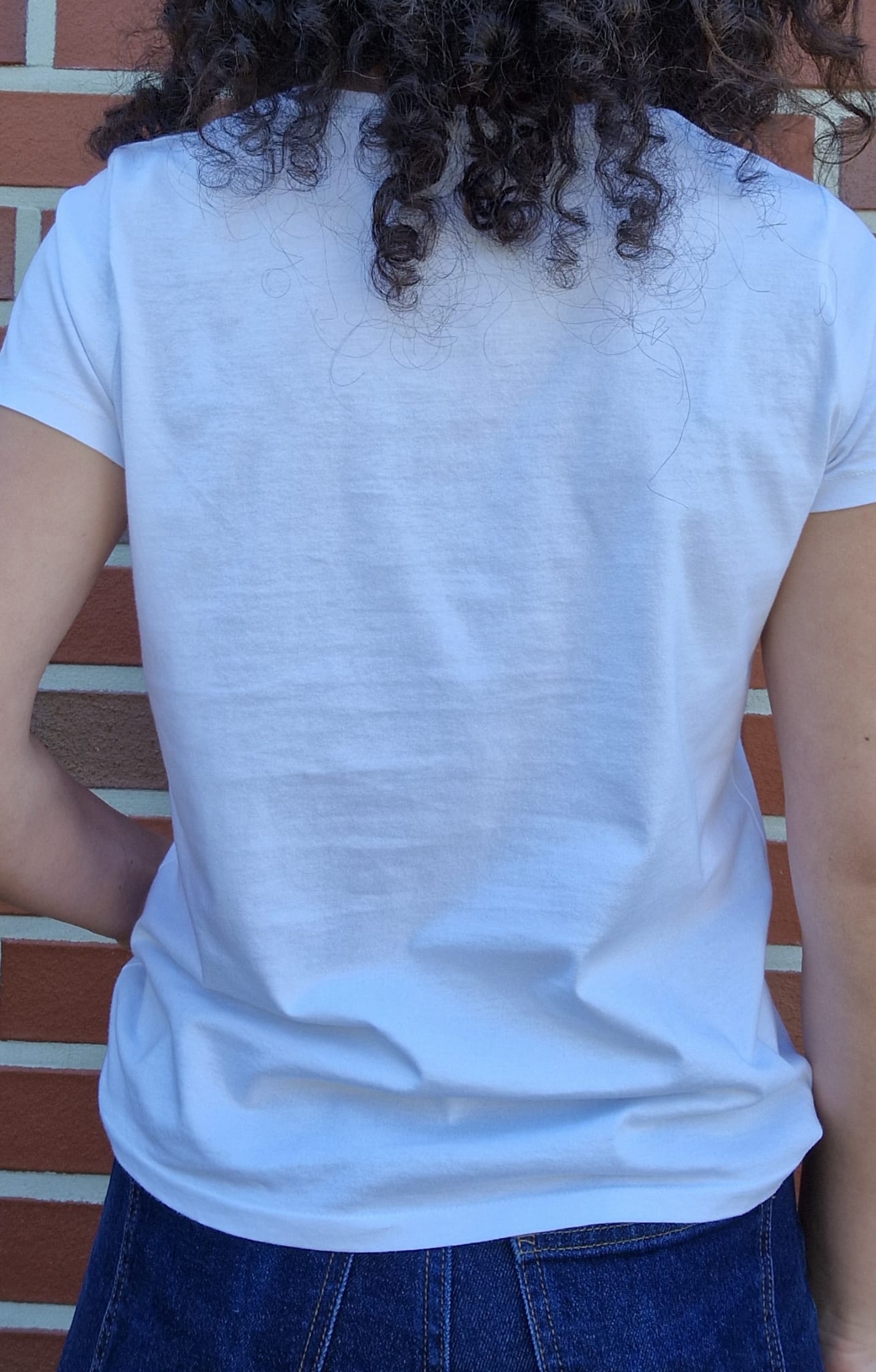 Unisex T-Shirt – Katze mit Wollknäuel – 100% Baumwolle