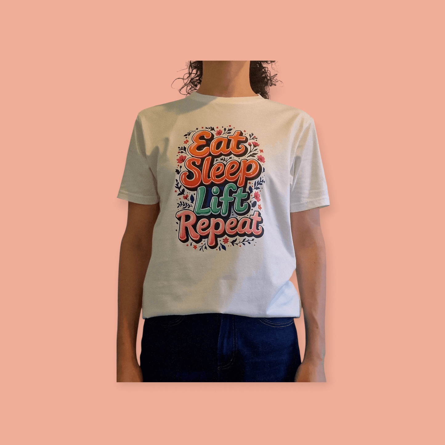 Weißes T-Shirt mit Motiv – „Eat Sleep Lift Repeat“
