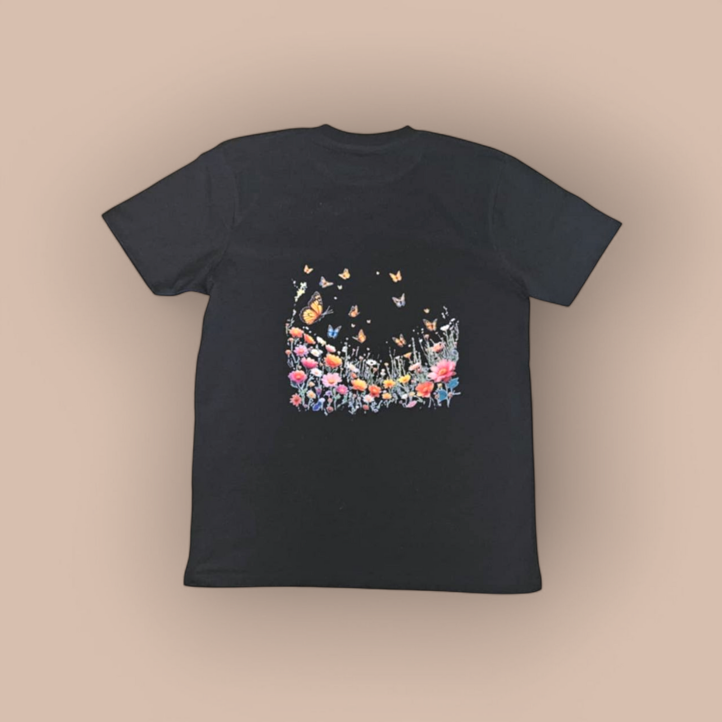 T-Shirts mit floralem Print und Frühlingsvibe.